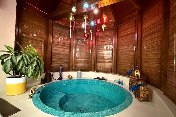 Exclusive Triple Room | Minibar, WiFi (free), bed sheets