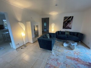 TV - North Sea dream Horumersiel - 120 m² apartment | garden & fireplace | 800 m to the beach (Wangerland)