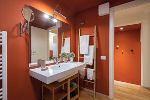 Bathroom - Vrbo Property (Firenze)