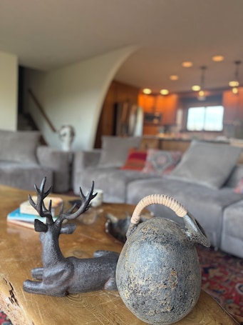 Interior. Rustic villa vacation rental near Mount Rainier with farm charm,