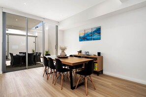 Dining - Casa Tranquilla - Short Walk to North Coogee Beach (North Coogee)