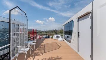 Deluxe Room | Outdoor dining
