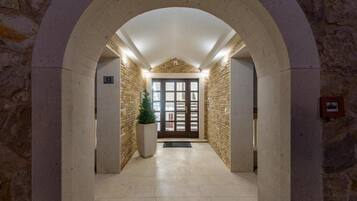 Căn hộ, ban công | Nội thất