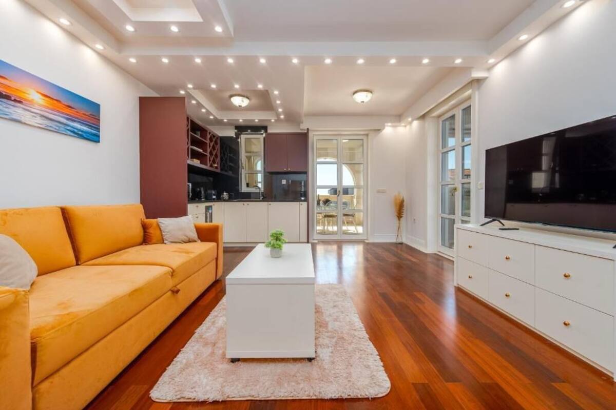 Deluxe Apartment, Balcony | Living area