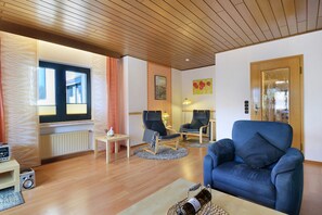 Interior - Eifelferienhaus Thome: Comfortable Holiday Home with Wi-Fi in Lissendorf (Lissendorf)