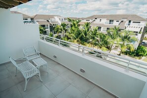 Property grounds - Adhara 302 Penthouse — Two-Level Tropical Retreat with Loft & Pool View Sleeps 6 (Dominicus)