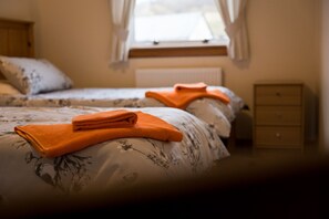 4 bedrooms, desk, iron/ironing board, travel crib