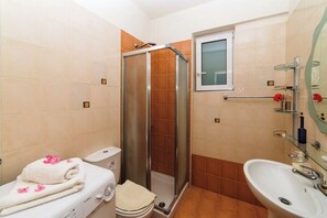 Biệt thự | Phòng tắm | Đồ dùng nhà tắm miễn phí, máy sấy tóc, khăn tắm, xà phòng 