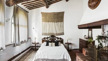 10 bedrooms, iron/ironing board, WiFi