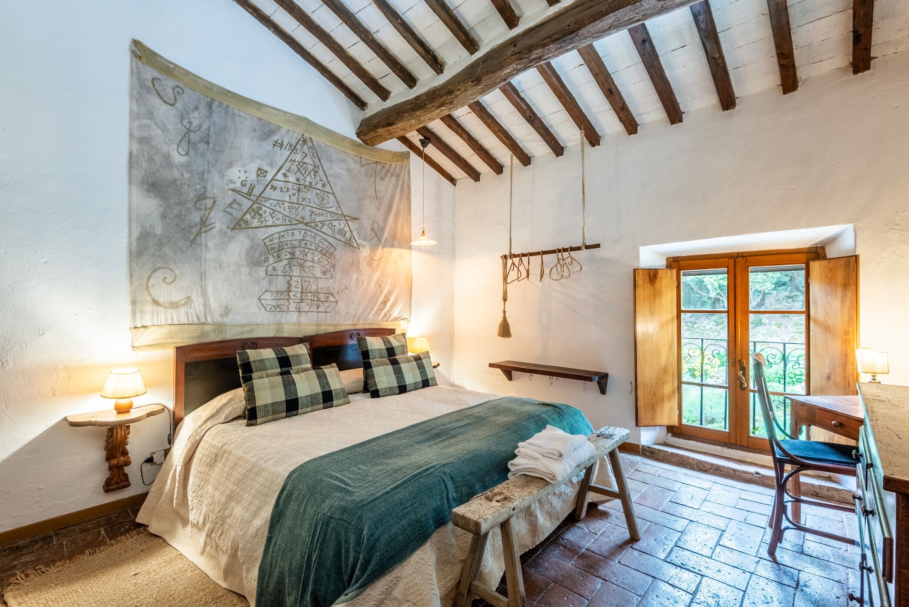 10 bedrooms, iron/ironing board, WiFi