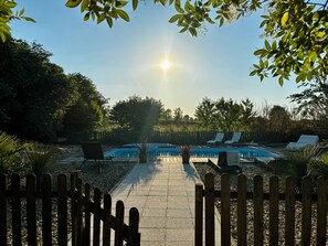 Pool - Large charming Charentais house, swimming pool, sleeps 11 12 max (Saint Saturnin Du Bois)