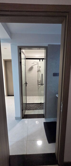 อพาร์ทเมนท์, 1 ห้องนอน, พร้อมสิ่งอำนวยความสะดวกสำหรับผู้พิการ | ห้องน้ำ