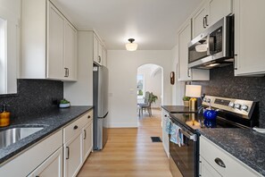 Private kitchen - Charming Camas home with 3 bedrooms and a shared bath, just minutes from downtown. Relax by the fireplace, enjoy a bright living space, and cook in the updated kitchen. A comfortable spot for families or small groups visiting Camas, WA. (Camas)