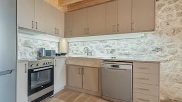 Fridge, oven, stovetop, dishwasher