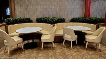 Deluxe Room, City View | Restaurant