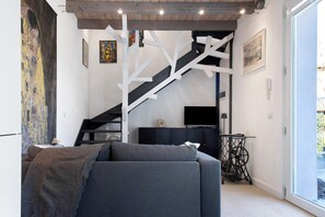 Living area - Apartment 'Residenza La Fonte Dependance' Ideal for Couples, Private Terrace, Air Conditioning (Laveno-Mombello)