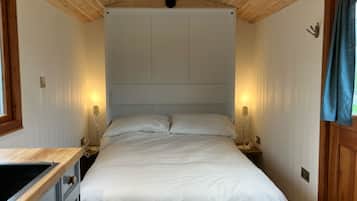 1 bedroom, bed sheets
