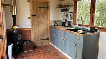 Fridge, coffee/tea maker, electric kettle, toaster