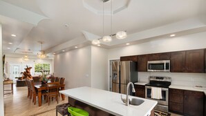 Unclassified image, 2 of 60, button - Luxury Big Island Vacation Rental, 7Br, Keaau (Keaau)