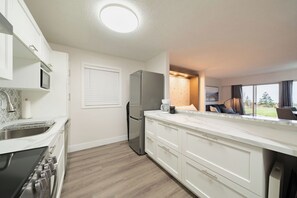 Private kitchen - #205 Lower Beach View Suite at Shorewater Resort, Qualicum Beach (Qualicum Beach)