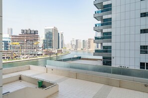 Property grounds - Chic 1BR APT in Business Bay Close To Burj Khalifa (Dubai)