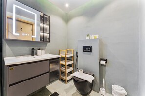 Bathroom - Chic 1BR APT in Business Bay Close To Burj Khalifa (Dubai)