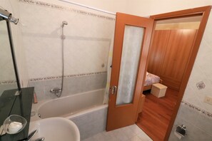 Bathroom - cefalu in summer (Cefal ù)