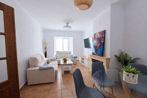 TV, fireplace - Casa oasis de chiclana (Chiclana de la Frontera)