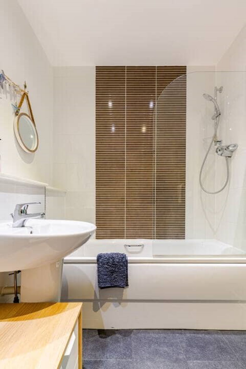 Shower, towels, toilet paper