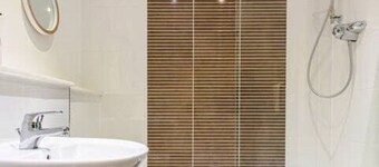 Irvine Harbor Apartments | Easy, Flexible Stays | Free Parking & Fast WiFi