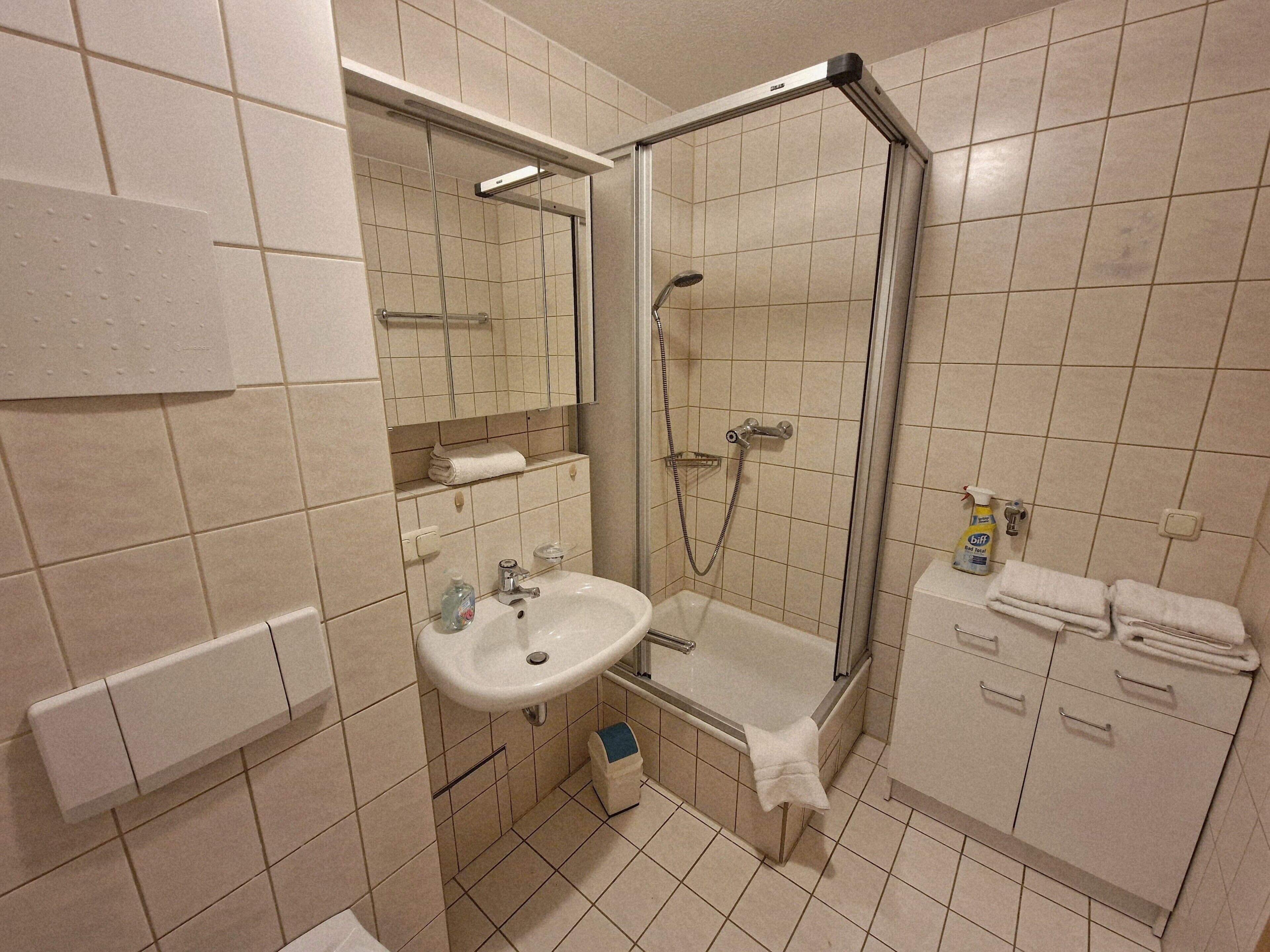 Douche, serviettes fournies