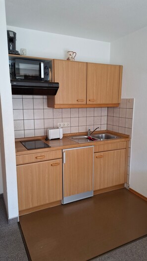 Private kitchen - Studio Apartment 'Fewo Rotspitze im Sonnenpark' with Mountain View, Balcony & Wi-Fi (Bad Hindelang)