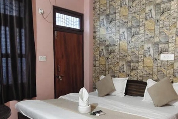 WiFi (free), bed sheets