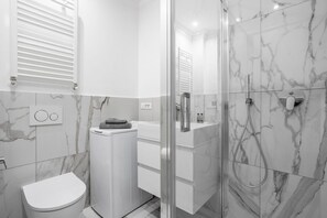 Shower, bidet - Duomo's Nest - Central Mini-Apt (Milano)