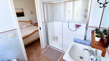 Doccia, bidet, asciugamani