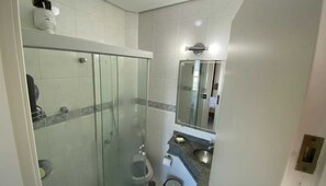 Douche, sèche-cheveux, papier toilette