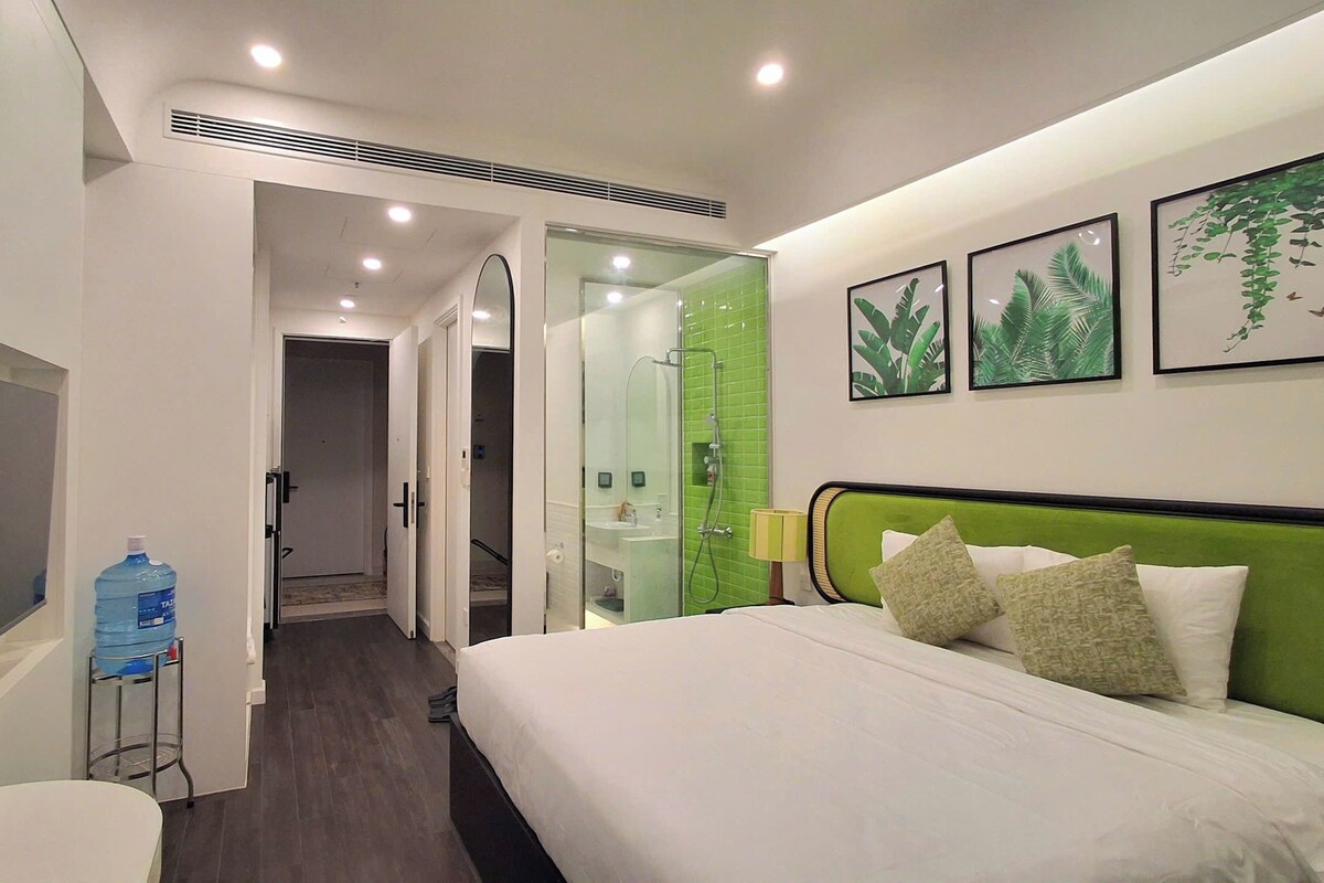 Apartment, 1 Bedroom, Allergy Friendly | Premium bedding, down duvets, pillow-top beds, desk
