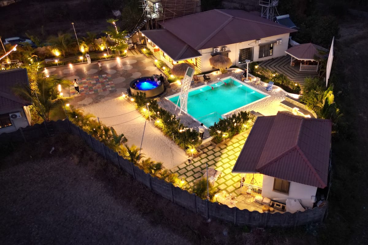 Villa de lujo, balcón, vista a la alberca