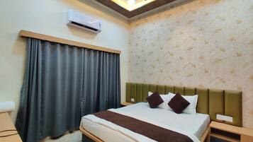 Luxury Villa, Balcony, Pool View