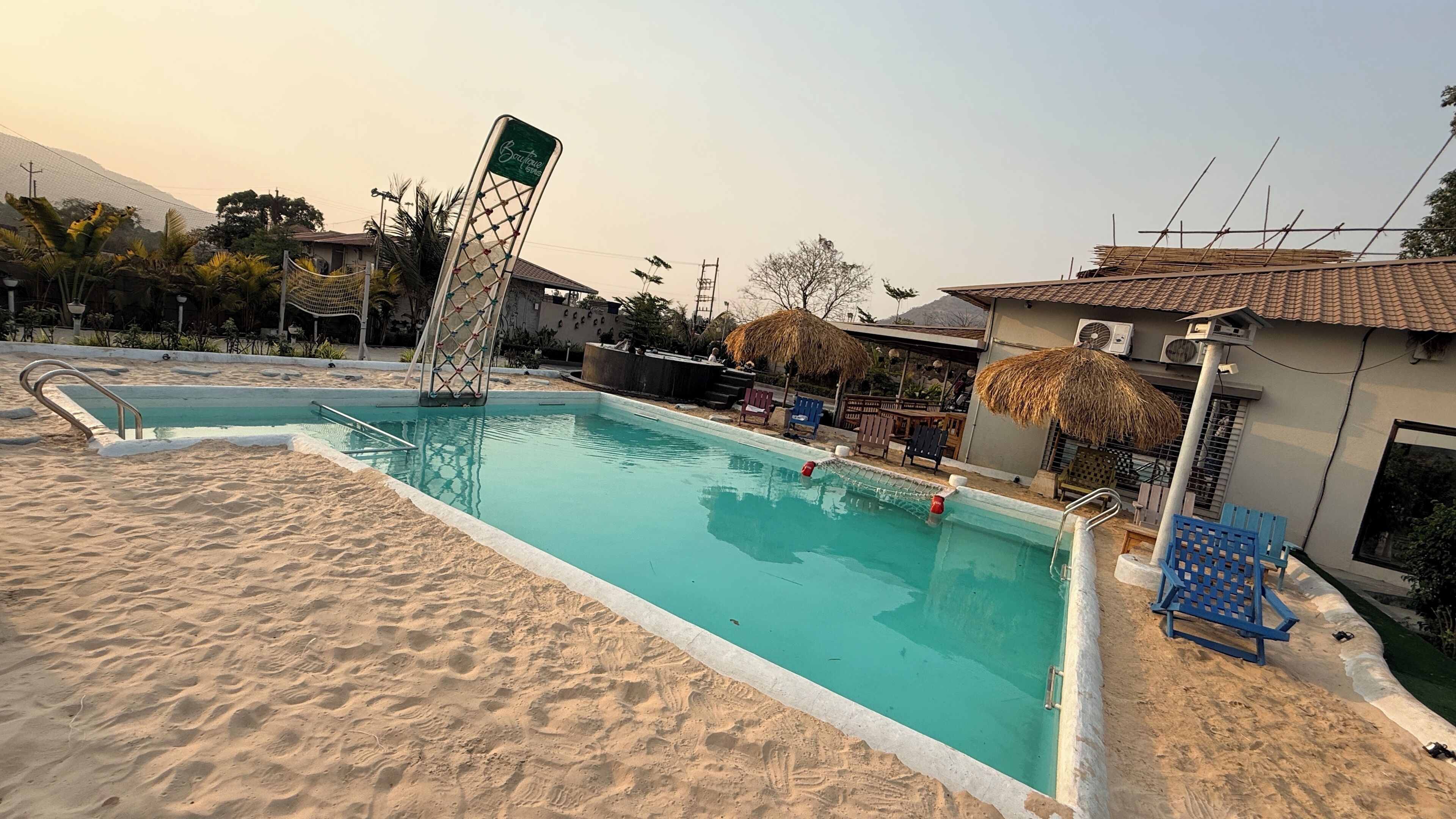 Kolam renang outdoor