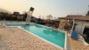 Kolam renang outdoor