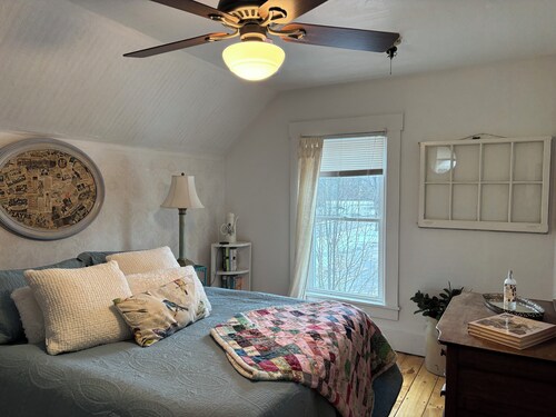 Charming 3-bedroom farmhouse in peaceful Sangerville countryside