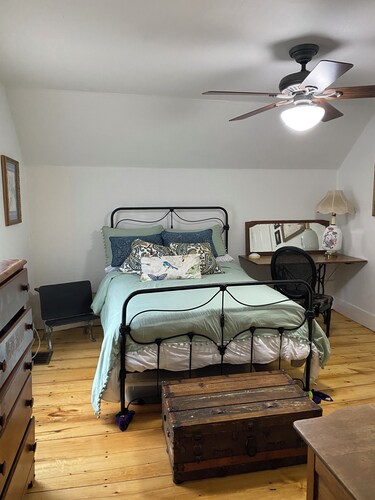 Charming 3-bedroom farmhouse in peaceful Sangerville countryside