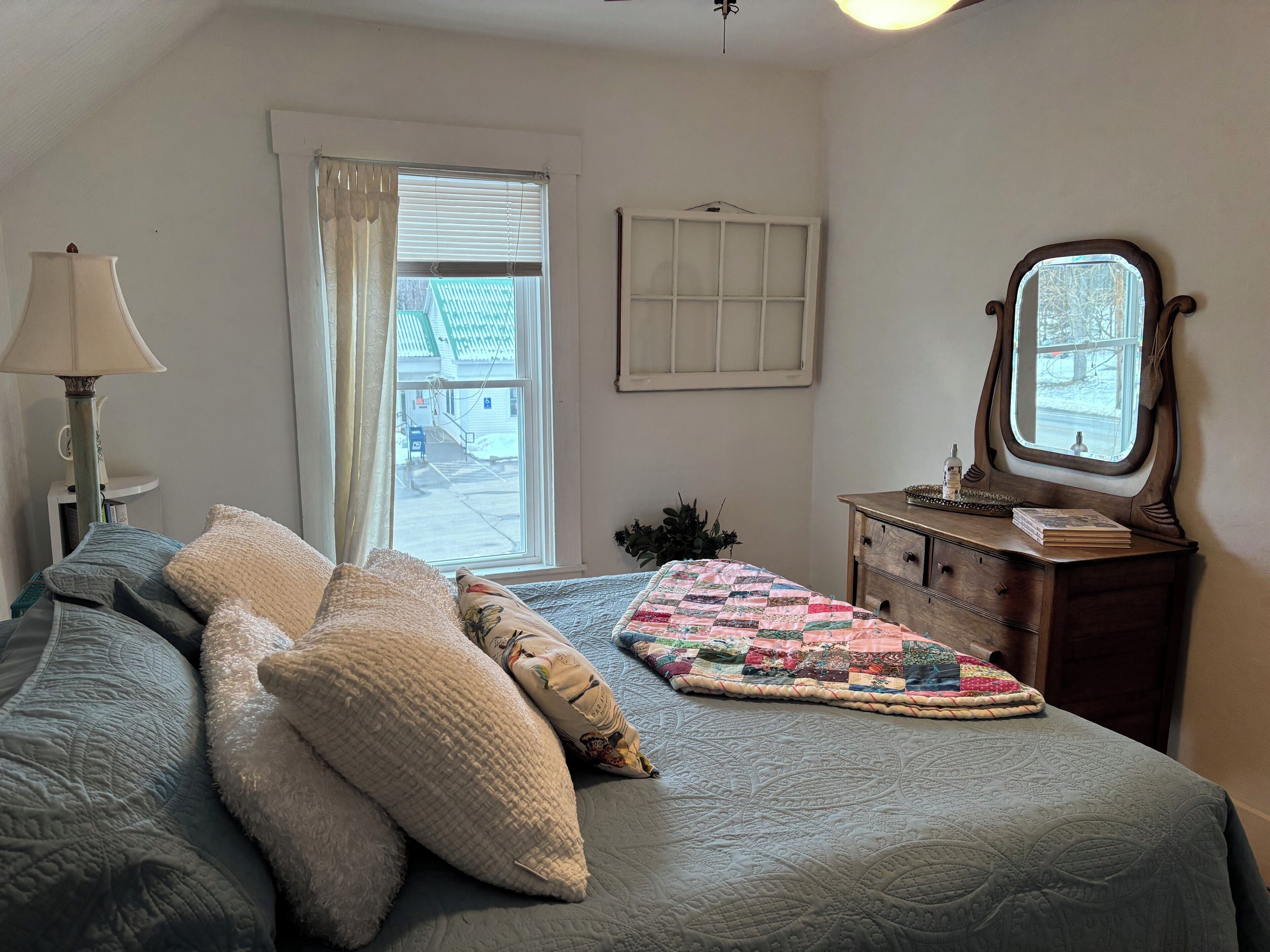 3 habitaciones, tabla de planchar con plancha, wifi y ropa de cama 