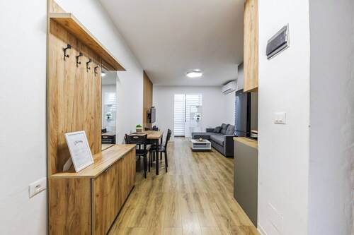 City Center Apartment | Cozy 1BR with Patio by PikHost