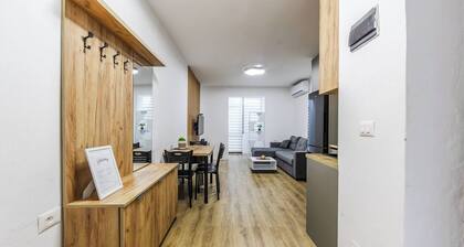 City Center Apartment | Cozy 1BR with Patio by PikHost