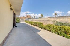 Property grounds - Holiday Home 'Villa Barbara B By Salentolimit' with Private Garden (Porto Cesareo)
