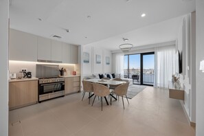 Interior - Burj Khalifa Views l Luxury Stay with Pool & Gym (Dubai)