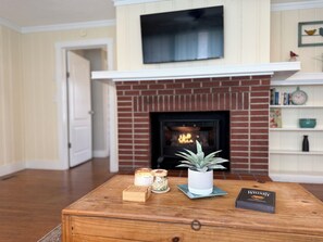 Interior - Lazy Hiker by Chatuge Home Concierge | Walk to Downtown Hayesville | Fire Pit | Pet Friendly (Hayesville)