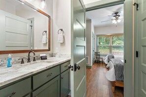 3 bedrooms, iron/ironing board, free WiFi, bed sheets - Turtle Knob by Chatuge Home Concierge | Mountain Views | King Beds | Peaceful Hayesville Retreat (Hayesville)